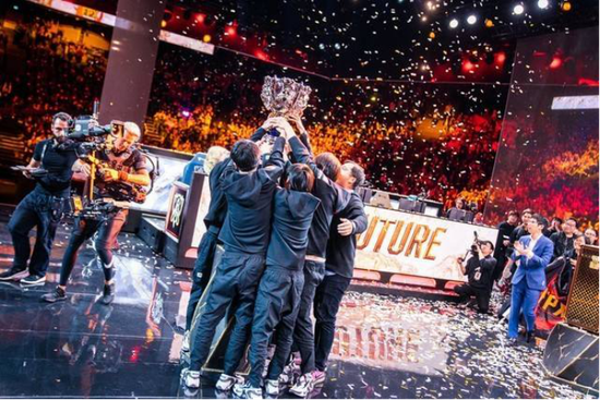 LPL春季常规赛：IG战队零封BLG战队，打野选手Wei表现亮眼成“头号黑粉”热议焦点